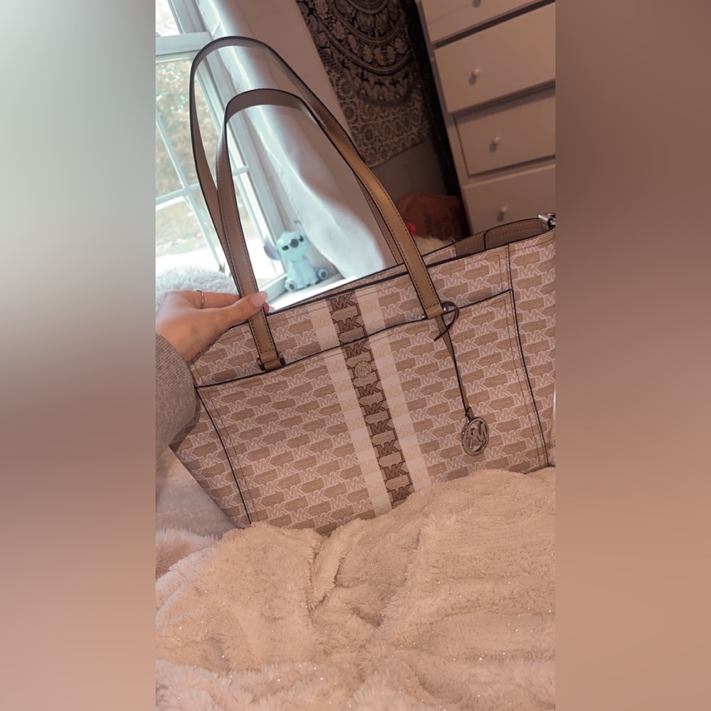 NWOT Michael Kors Set - Picture 3 of 17